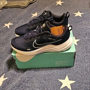 Nike Navy and White Lightweight Trainer Sneakers